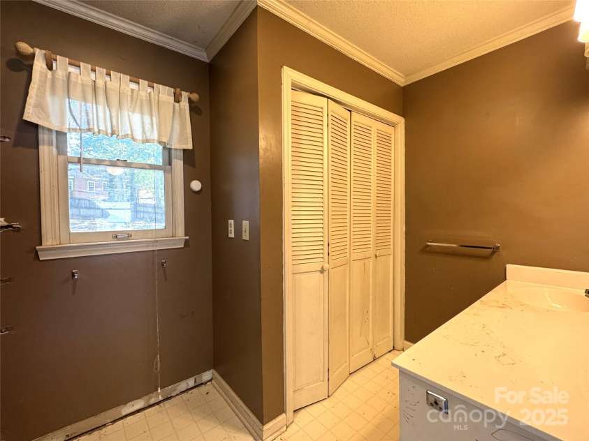 616 Oakwood Avenue, Albemarle, NC 28001.  MLS# CAR4259660, YatesRealty ID 15616. 