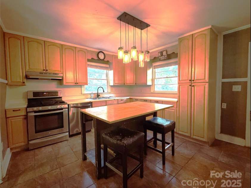 616 Oakwood Avenue, Albemarle, NC 28001.  MLS# CAR4259660, YatesRealty ID 15616. 