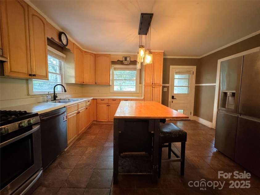 616 Oakwood Avenue, Albemarle, NC 28001.  MLS# CAR4259660, YatesRealty ID 15616. 