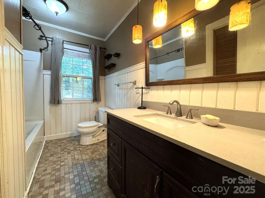 616 Oakwood Avenue, Albemarle, NC 28001.  MLS# CAR4259660, YatesRealty ID 15616. 