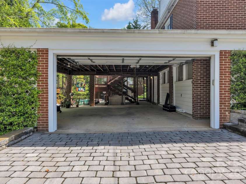 528 1st Avenue, Hickory, NC 28601.  MLS# CAR4246319, YatesRealty ID 15617. 