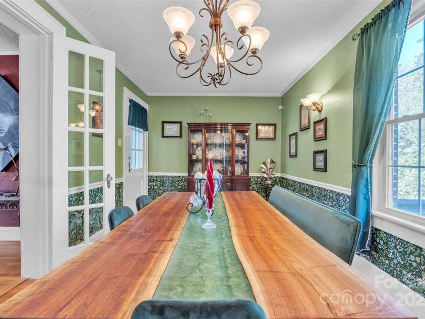 528 1st Avenue, Hickory, NC 28601.  MLS# CAR4246319, YatesRealty ID 15617. 