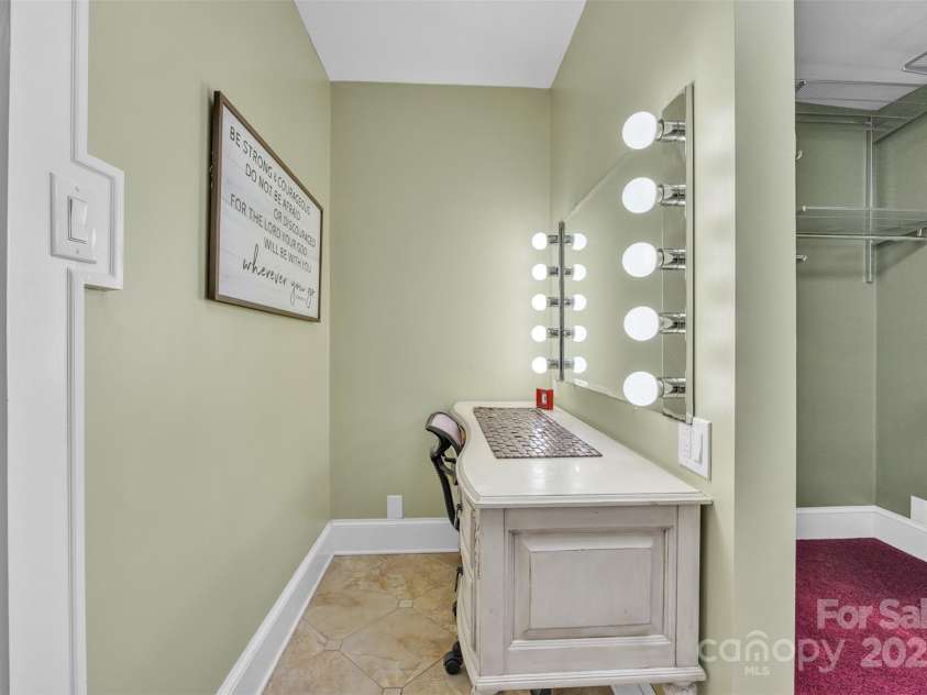 528 1st Avenue, Hickory, NC 28601.  MLS# CAR4246319, YatesRealty ID 15617. 