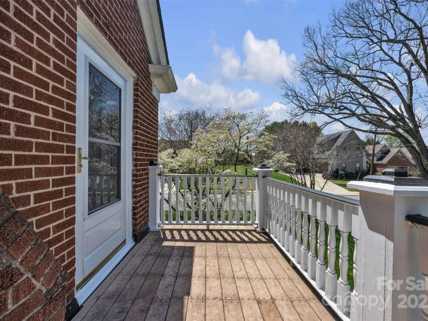 528 1st Avenue, Hickory, NC 28601.  MLS# CAR4246319, YatesRealty ID 15617. 