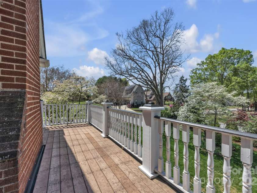 528 1st Avenue, Hickory, NC 28601.  MLS# CAR4246319, YatesRealty ID 15617. 