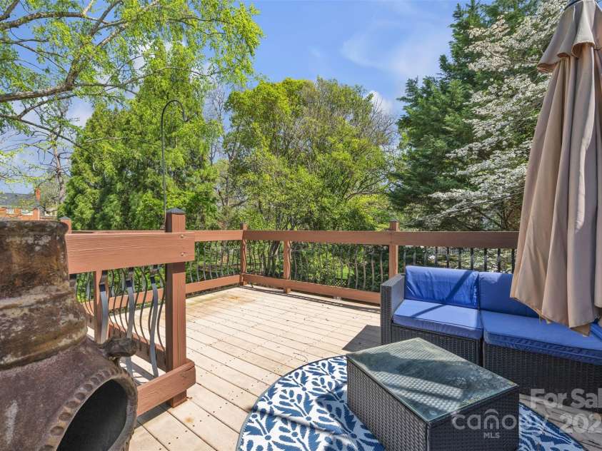 528 1st Avenue, Hickory, NC 28601.  MLS# CAR4246319, YatesRealty ID 15617. 