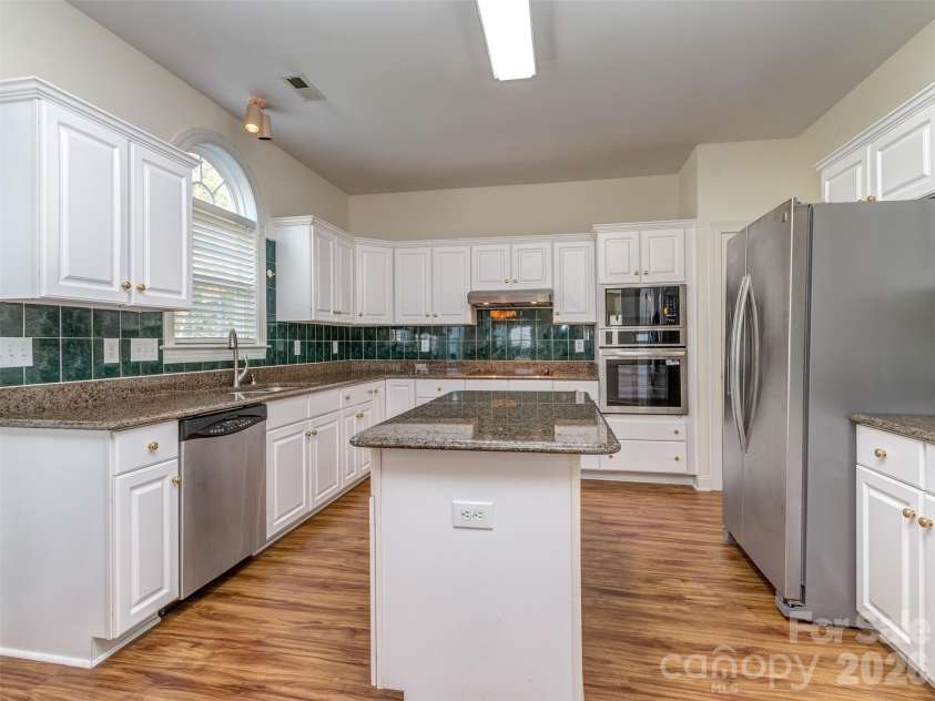 6416 Red Maple Drive, Charlotte, NC 28277.  MLS# CAR4357994, YatesRealty ID 15617. 