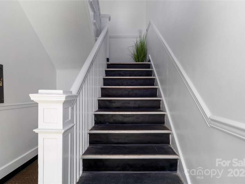 524 Hawthorne Lane, Charlotte, NC 28204.  MLS# CAR4263510, YatesRealty ID 15618. Front entrance stairs