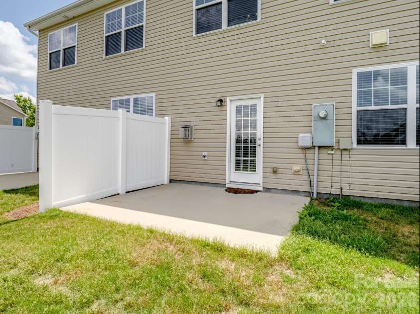 3306 Yarmouth Lane, Gastonia, NC 28056.  MLS# CAR4357646, YatesRealty ID 15619. 