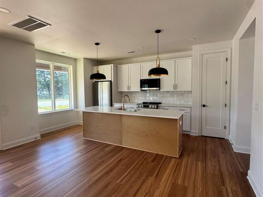 9020 Mount Holly Road, Charlotte, NC 28214.  MLS# CAR4365419, YatesRealty ID 15620. 