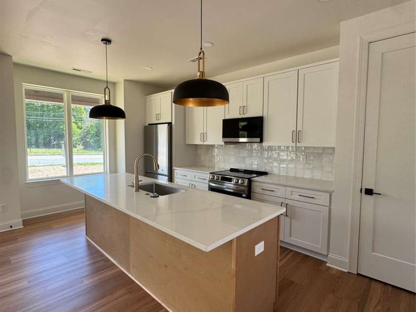 9020 Mount Holly Road, Charlotte, NC 28214.  MLS# CAR4365419, YatesRealty ID 15620. 