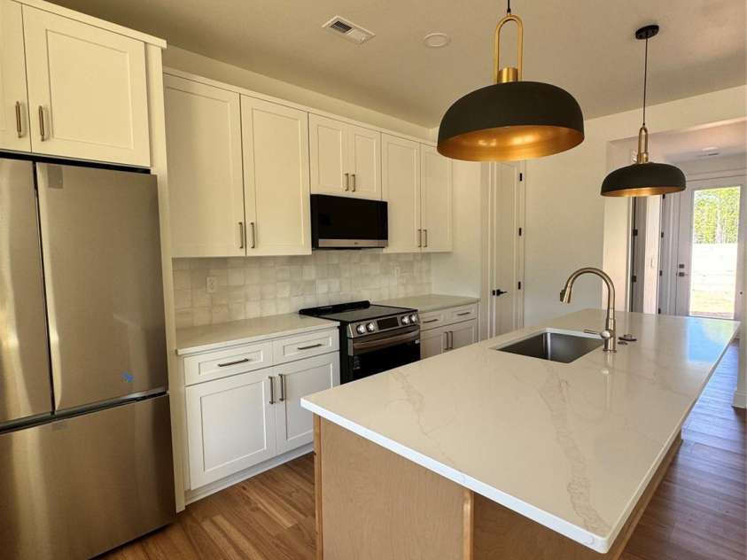 9020 Mount Holly Road, Charlotte, NC 28214.  MLS# CAR4365419, YatesRealty ID 15620. 