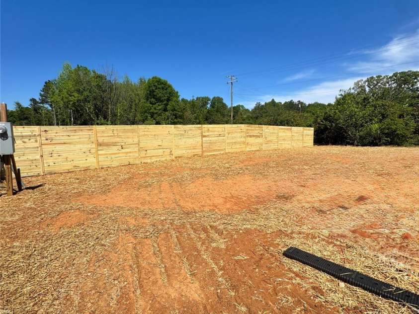 9020 Mount Holly Road, Charlotte, NC 28214.  MLS# CAR4365419, YatesRealty ID 15620. 