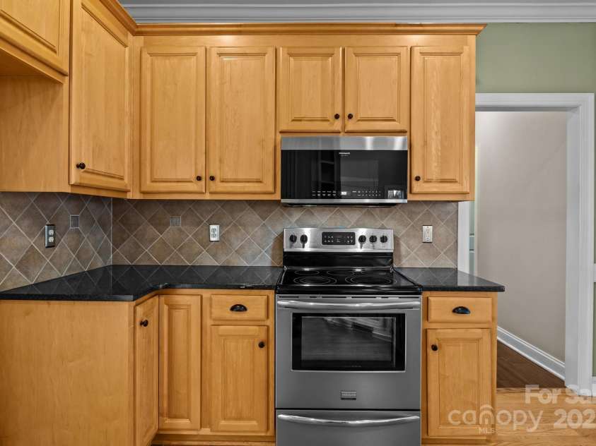 214 Harbor Landing Drive, Mooresville, NC 28117.  MLS# CAR4225759, YatesRealty ID 15621. 