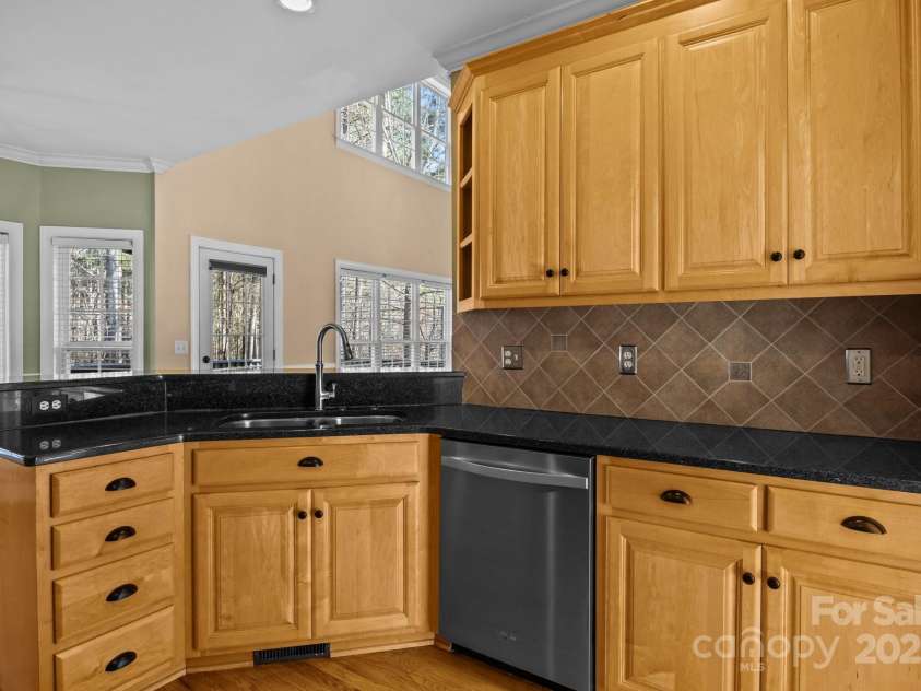 214 Harbor Landing Drive, Mooresville, NC 28117.  MLS# CAR4225759, YatesRealty ID 15621. 