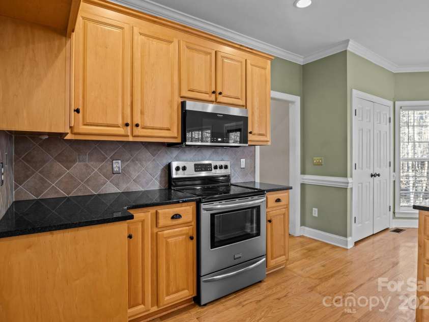 214 Harbor Landing Drive, Mooresville, NC 28117.  MLS# CAR4225759, YatesRealty ID 15621. 