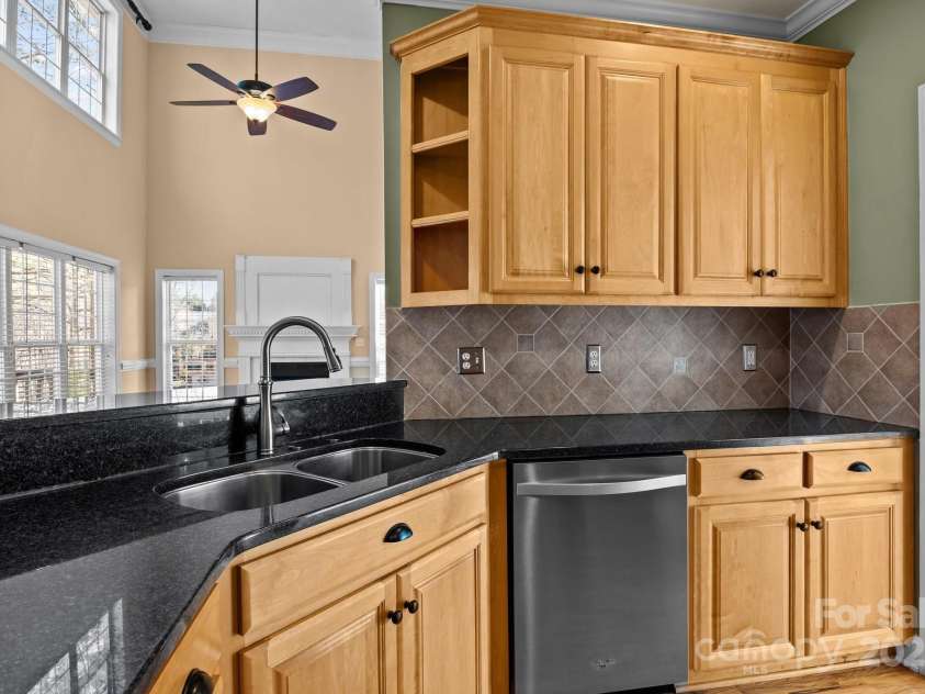 214 Harbor Landing Drive, Mooresville, NC 28117.  MLS# CAR4225759, YatesRealty ID 15621. 