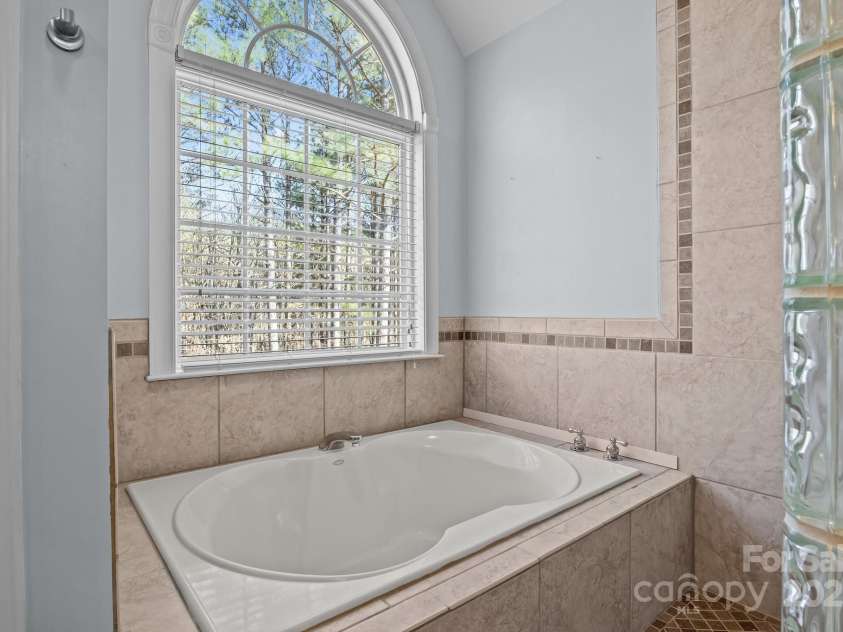 214 Harbor Landing Drive, Mooresville, NC 28117.  MLS# CAR4225759, YatesRealty ID 15621. 