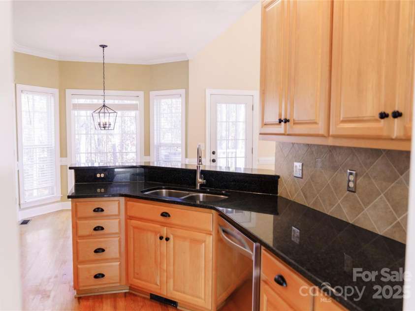 214 Harbor Landing Drive, Mooresville, NC 28117.  MLS# CAR4326069, YatesRealty ID 15621. 