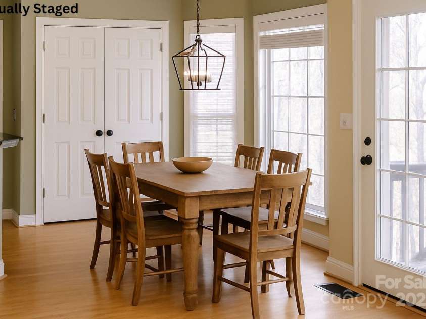 214 Harbor Landing Drive, Mooresville, NC 28117.  MLS# CAR4326069, YatesRealty ID 15621. Breakfast Nook