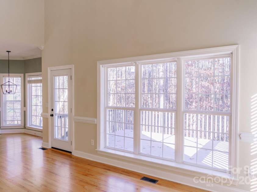 214 Harbor Landing Drive, Mooresville, NC 28117.  MLS# CAR4326069, YatesRealty ID 15621. Living Room