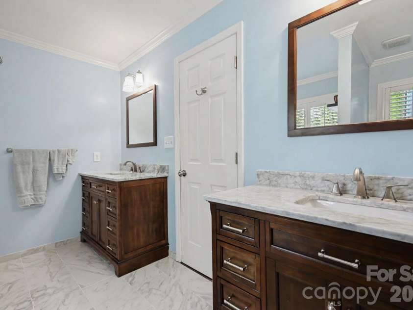 2705 Greenmont Circle, Belmont, NC 28012.  MLS# CAR4368980, YatesRealty ID 15621. 
