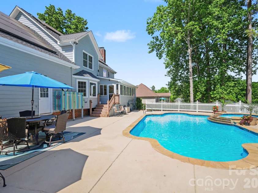 2705 Greenmont Circle, Belmont, NC 28012.  MLS# CAR4368980, YatesRealty ID 15621. 
