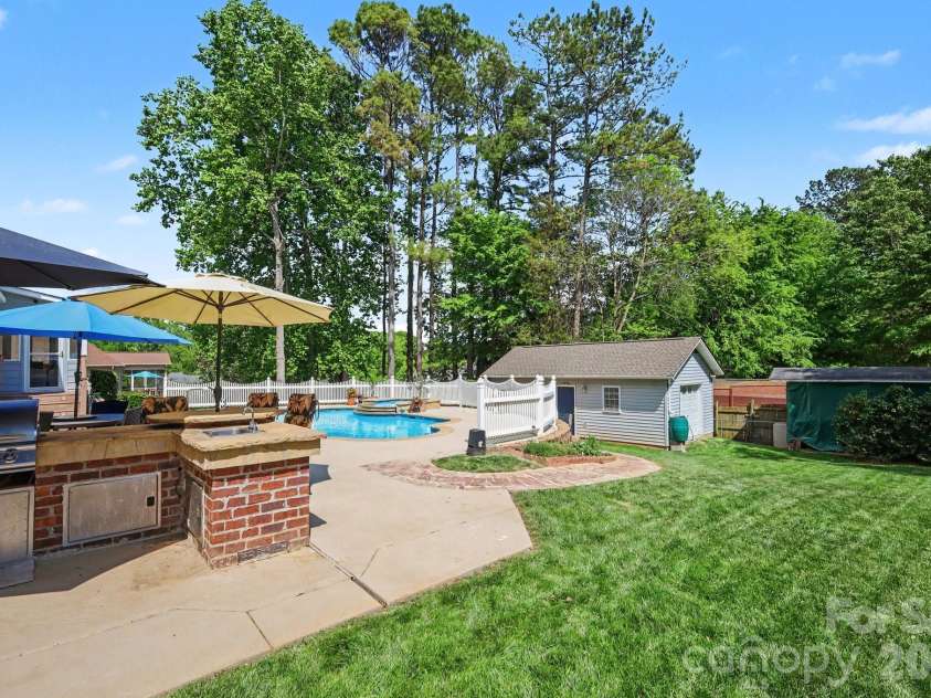 2705 Greenmont Circle, Belmont, NC 28012.  MLS# CAR4368980, YatesRealty ID 15621. 