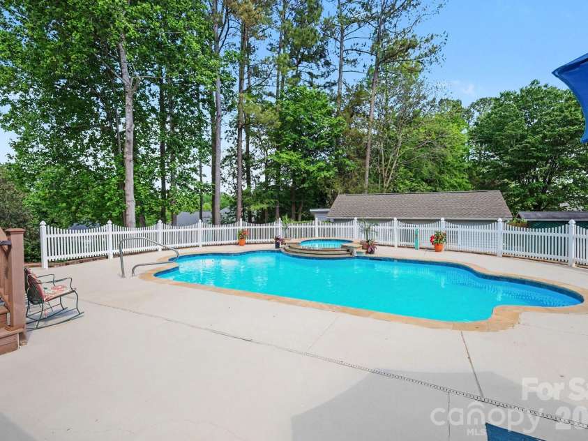 2705 Greenmont Circle, Belmont, NC 28012.  MLS# CAR4368980, YatesRealty ID 15621. 