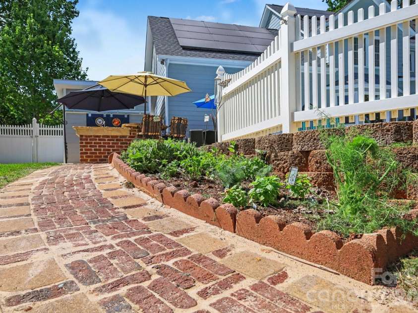 2705 Greenmont Circle, Belmont, NC 28012.  MLS# CAR4368980, YatesRealty ID 15621. 