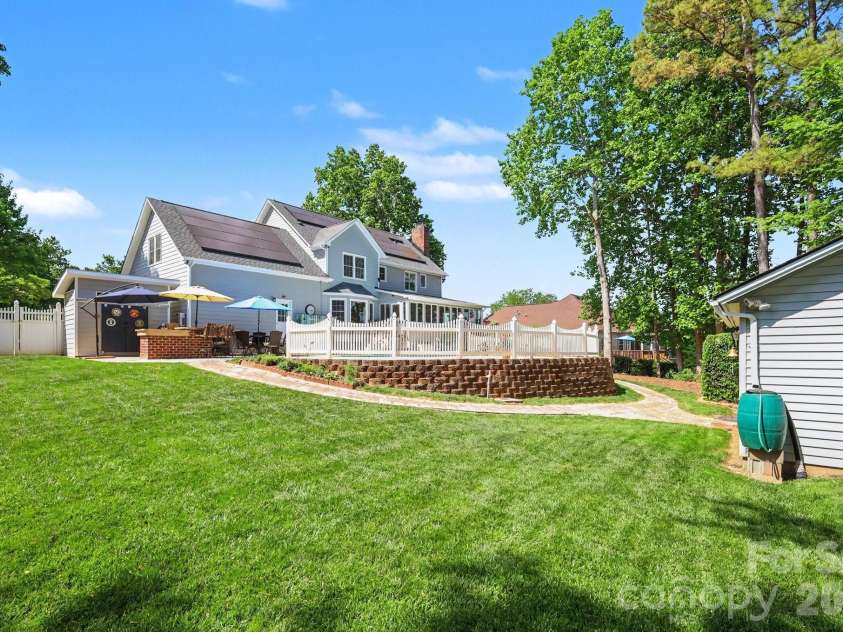 2705 Greenmont Circle, Belmont, NC 28012.  MLS# CAR4368980, YatesRealty ID 15621. 
