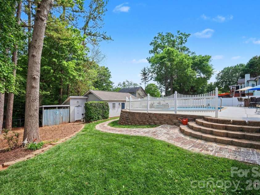 2705 Greenmont Circle, Belmont, NC 28012.  MLS# CAR4368980, YatesRealty ID 15621. 