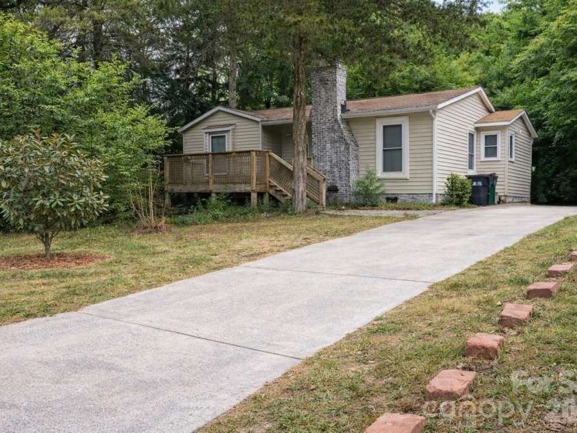 7811 Heatherdale Court, Charlotte, NC 28212.  MLS# CAR4371945, YatesRealty ID 15622. 