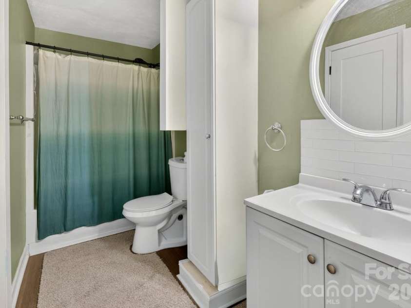 7811 Heatherdale Court, Charlotte, NC 28212.  MLS# CAR4371945, YatesRealty ID 15622. 