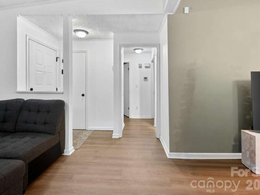 7811 Heatherdale Court, Charlotte, NC 28212.  MLS# CAR4371945, YatesRealty ID 15622. 