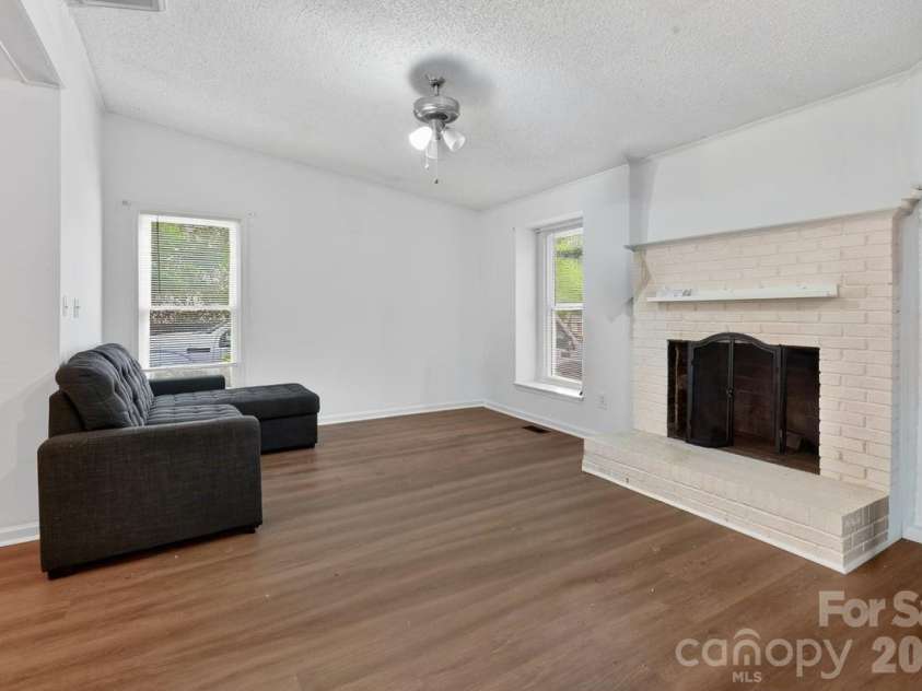 7811 Heatherdale Court, Charlotte, NC 28212.  MLS# CAR4371945, YatesRealty ID 15622. 