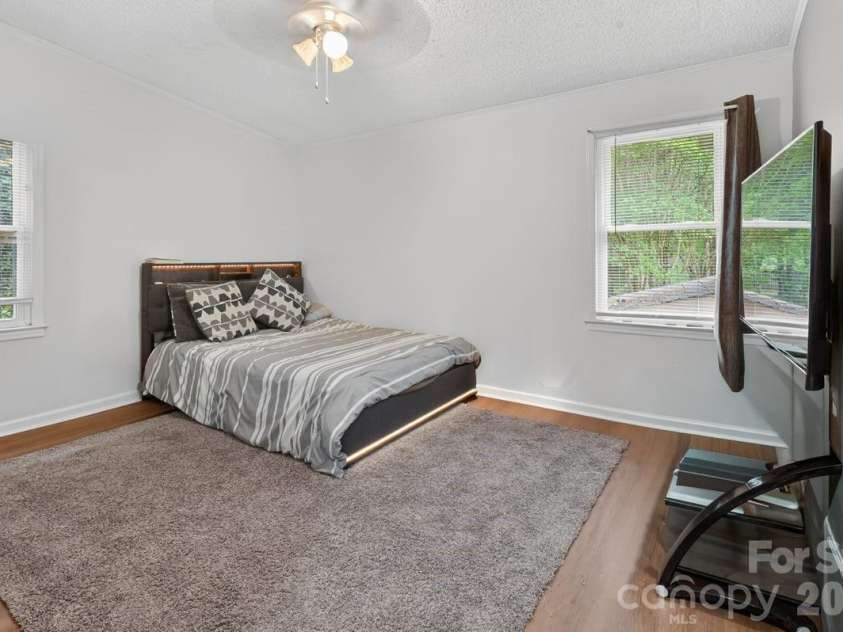7811 Heatherdale Court, Charlotte, NC 28212.  MLS# CAR4371945, YatesRealty ID 15622. 