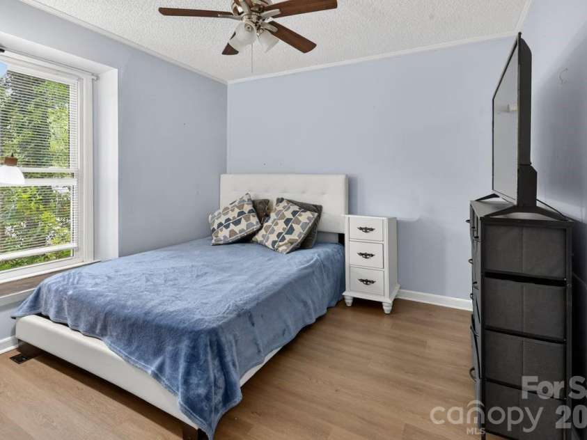 7811 Heatherdale Court, Charlotte, NC 28212.  MLS# CAR4371945, YatesRealty ID 15622. 