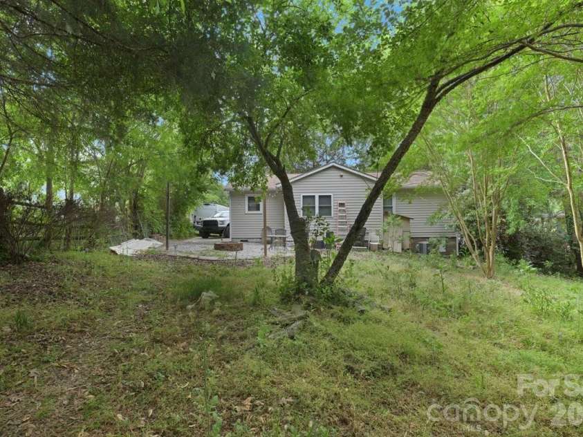7811 Heatherdale Court, Charlotte, NC 28212.  MLS# CAR4371945, YatesRealty ID 15622. 