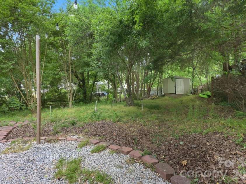 7811 Heatherdale Court, Charlotte, NC 28212.  MLS# CAR4371945, YatesRealty ID 15622. 