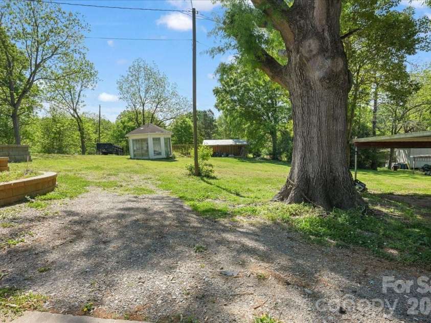34438 Springdale Drive, New London, NC 28127.  MLS# CAR4372060, YatesRealty ID 15623. 