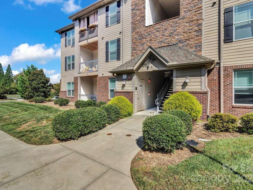 91 Brickton Village Circle, Fletcher, NC 28732.  MLS# CAR4302676, YatesRealty ID 15623. 