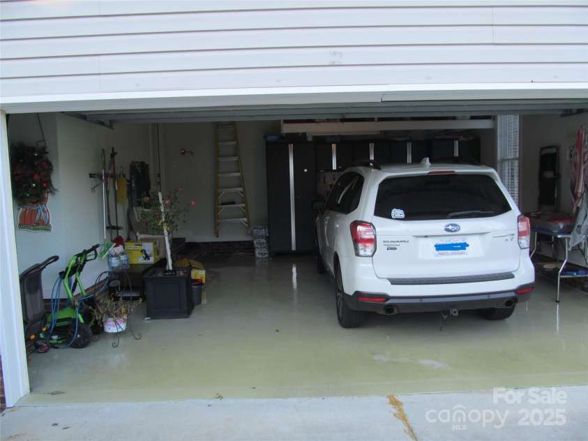 1601 Eden Glen Drive, Dallas, NC 28034.  MLS# CAR4211731, YatesRealty ID 15625. 2 car garage