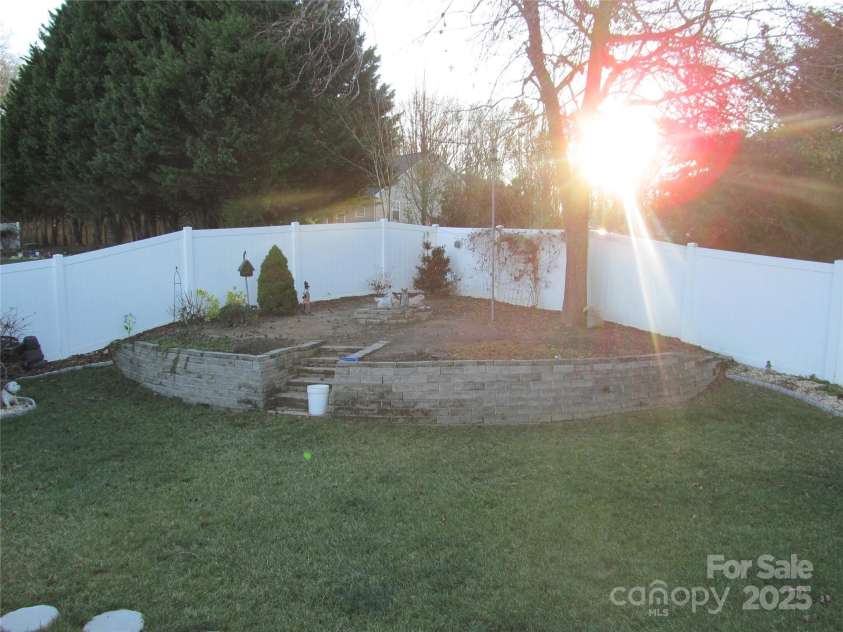 1601 Eden Glen Drive, Dallas, NC 28034.  MLS# CAR4211731, YatesRealty ID 15625. Back yard