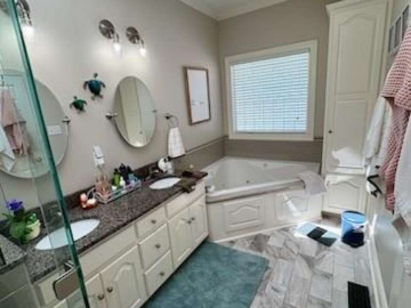 1601 Eden Glen Drive, Dallas, NC 28034.  MLS# CAR4211731, YatesRealty ID 15625. Primary Bath