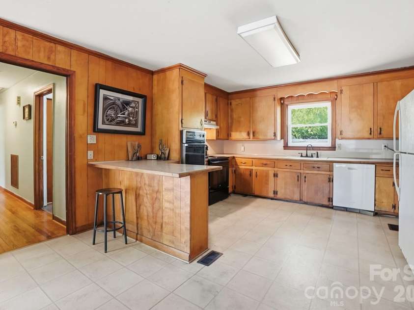 2531 Arnold Drive, Monroe, NC 28110.  MLS# CAR4369421, YatesRealty ID 15626. Large Open Kitchen