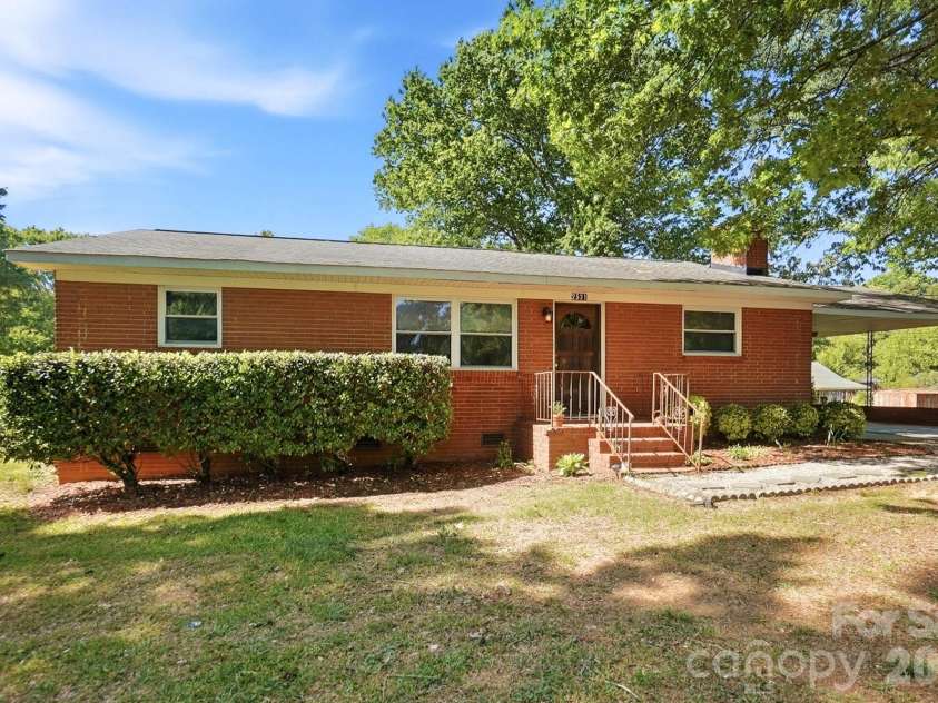 2531 Arnold Drive, Monroe, NC 28110.  MLS# CAR4369421, YatesRealty ID 15626. Welcome Home