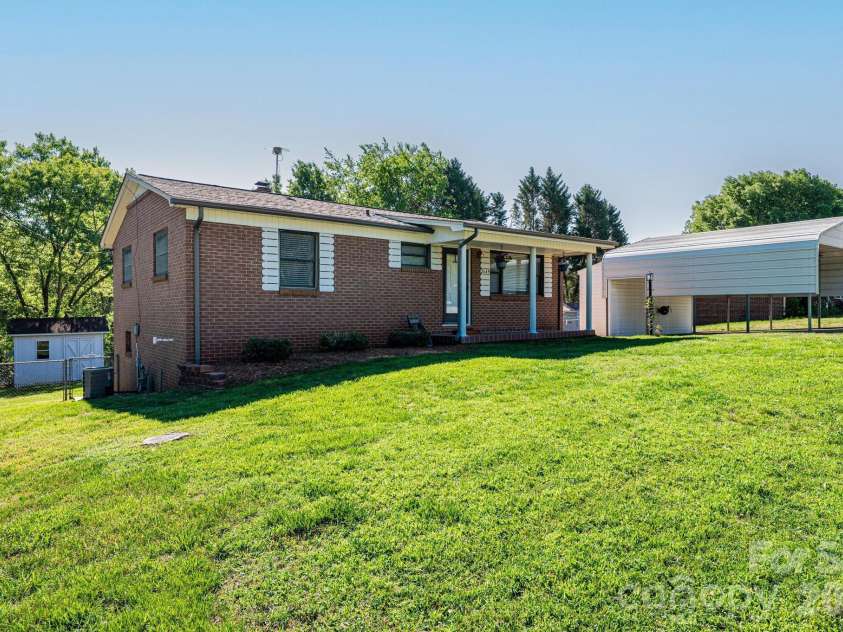 2649 Westview Acres Street, Hickory, NC 28601.  MLS# CAR4371738, YatesRealty ID 15627. 