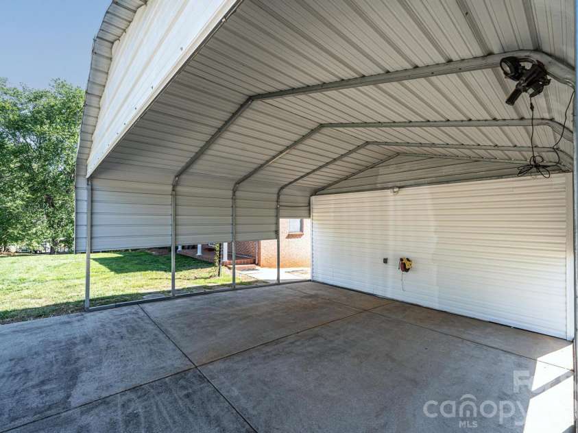 2649 Westview Acres Street, Hickory, NC 28601.  MLS# CAR4371738, YatesRealty ID 15627. 