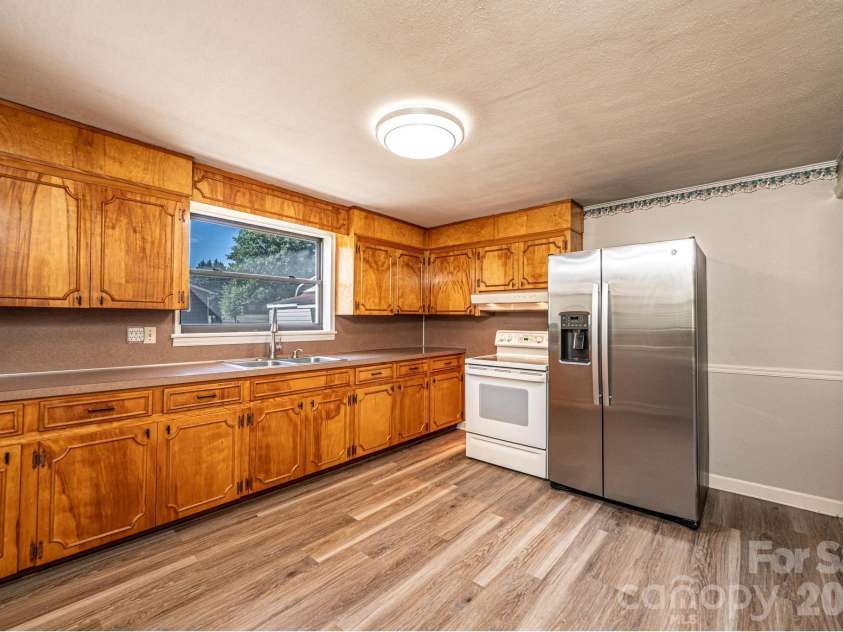 2649 Westview Acres Street, Hickory, NC 28601.  MLS# CAR4371738, YatesRealty ID 15627. 